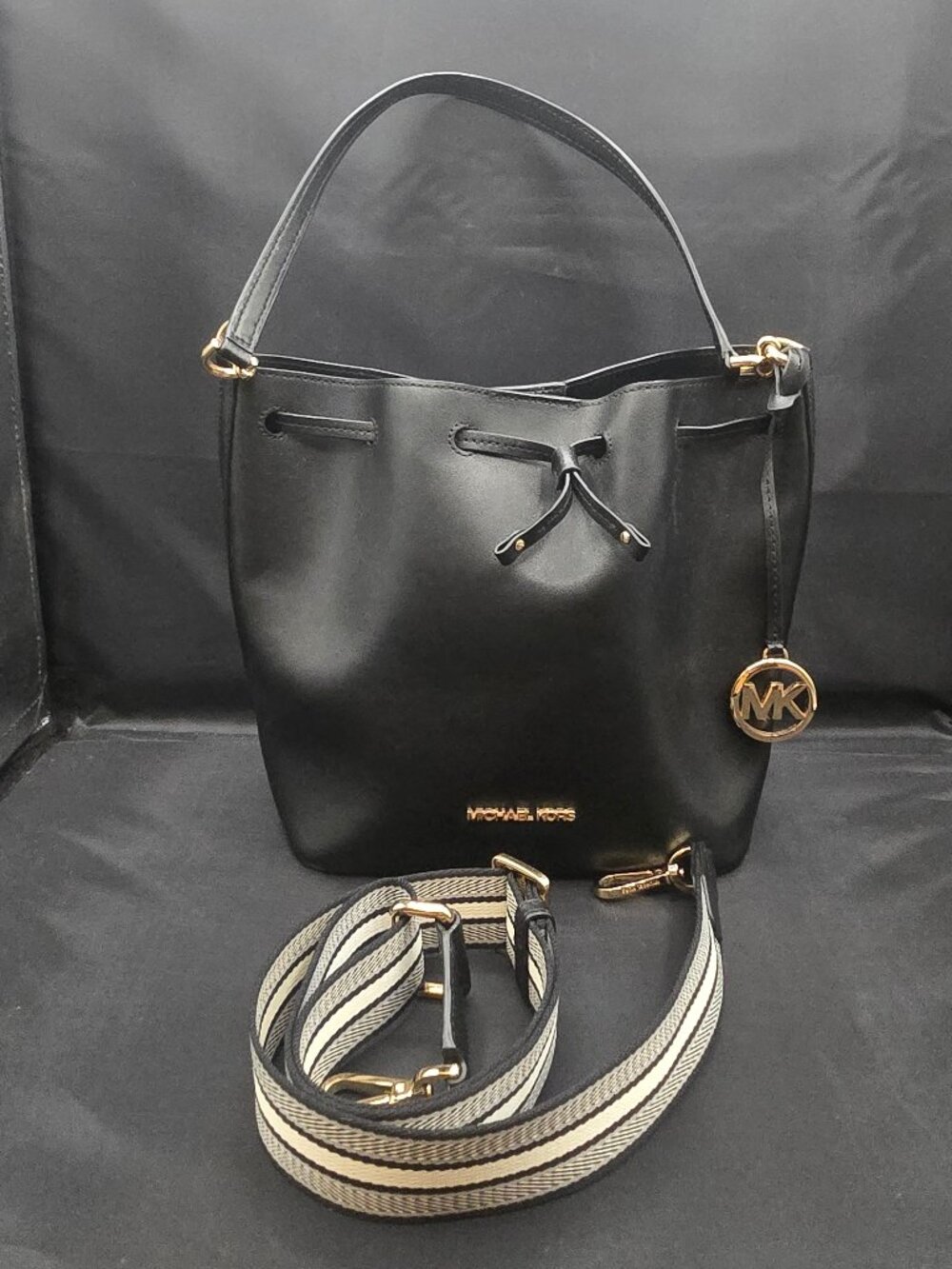 Michael Kors Eden Medium Bucket Bag Shoulder Black Leather